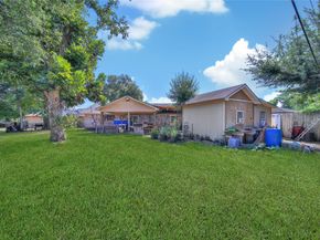 118 W Doverfield Drive, Houston TX 77037