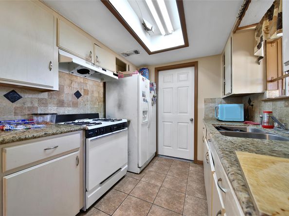118 W Doverfield Drive, Houston TX 77037