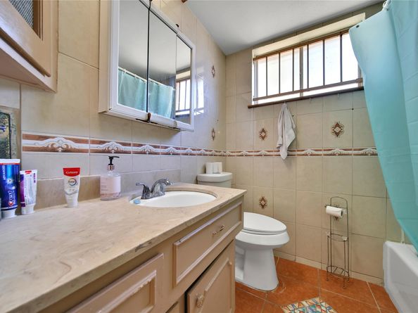 118 W Doverfield Drive, Houston TX 77037