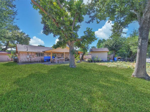 118 W Doverfield Drive, Houston TX 77037