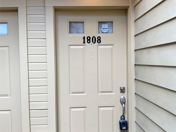 1515 Sandy Springs Road 1808, Houston TX 77042