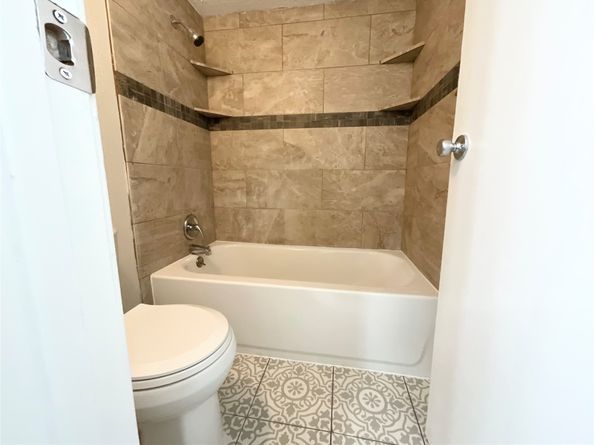 1515 Sandy Springs Road 1808, Houston TX 77042