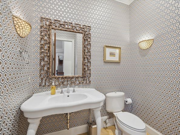 47 N Regent Oak, The Woodlands TX 77381