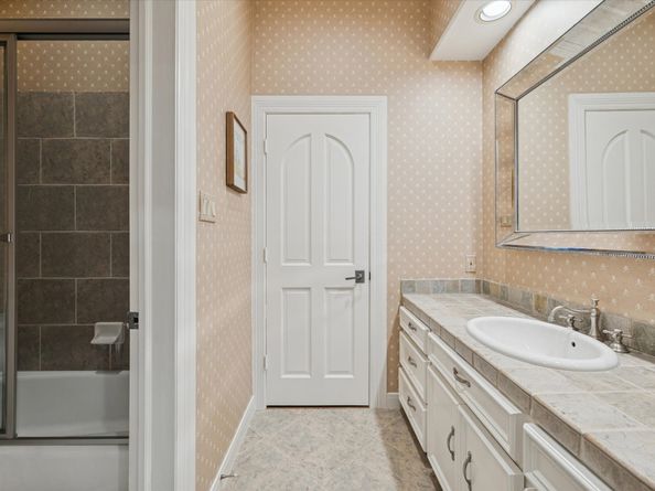 47 N Regent Oak, The Woodlands TX 77381