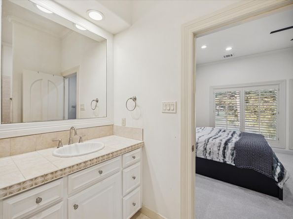 47 N Regent Oak, The Woodlands TX 77381