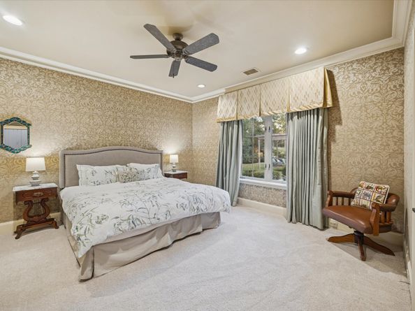 47 N Regent Oak, The Woodlands TX 77381