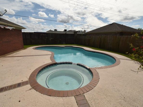 9007 Woodleigh Drive, Houston TX 77083