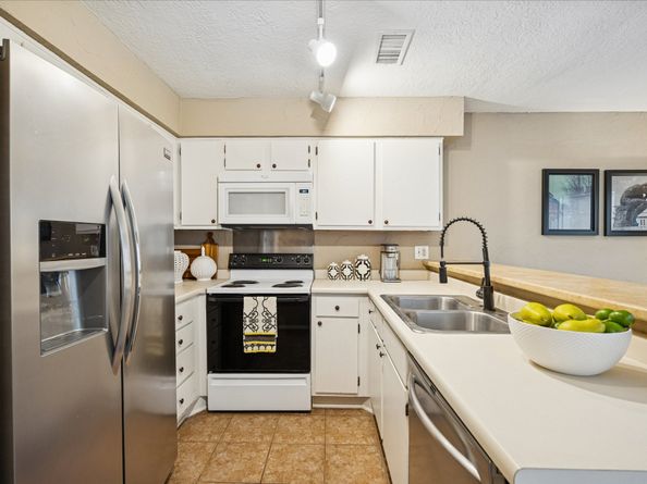 11522 Village Place Drive 81, Houston TX 77077