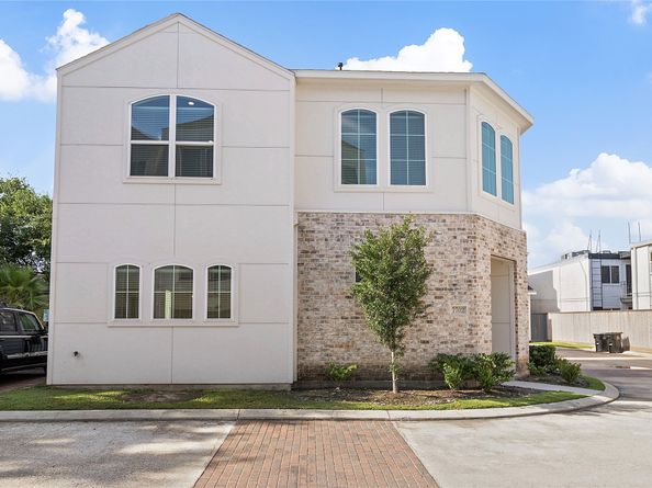 7702 West Side Villas Lane, Houston TX 77055