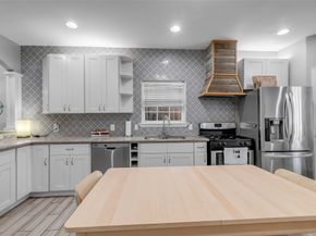 713 Mcintosh Street, Houston TX 77009