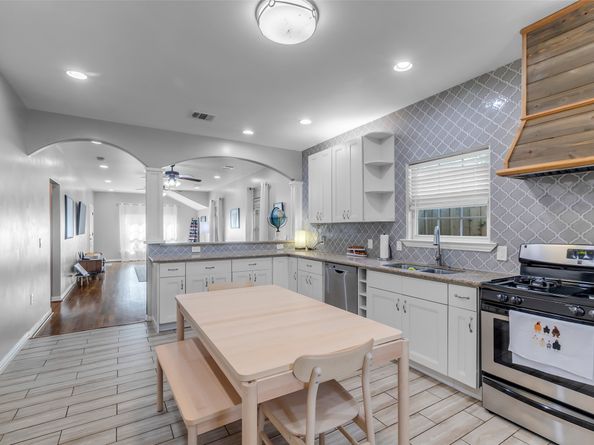 713 Mcintosh Street, Houston TX 77009