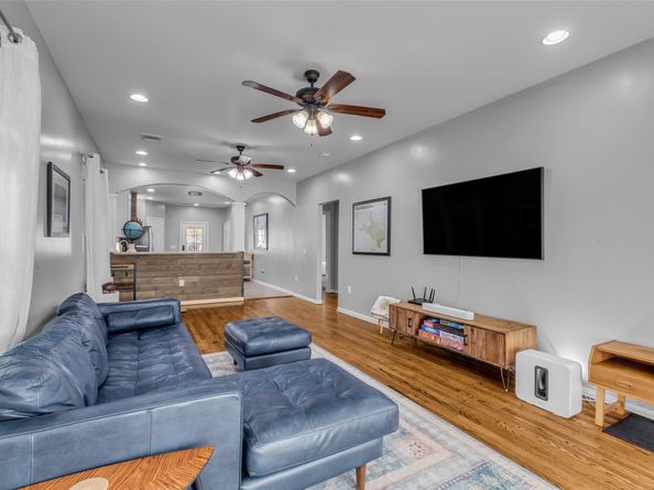 713 Mcintosh Street, Houston TX 77009