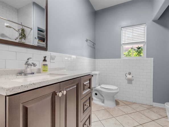 713 Mcintosh Street, Houston TX 77009