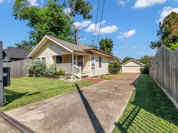713 Mcintosh Street, Houston TX 77009
