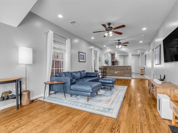 713 Mcintosh Street, Houston TX 77009