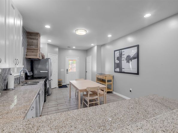 713 Mcintosh Street, Houston TX 77009