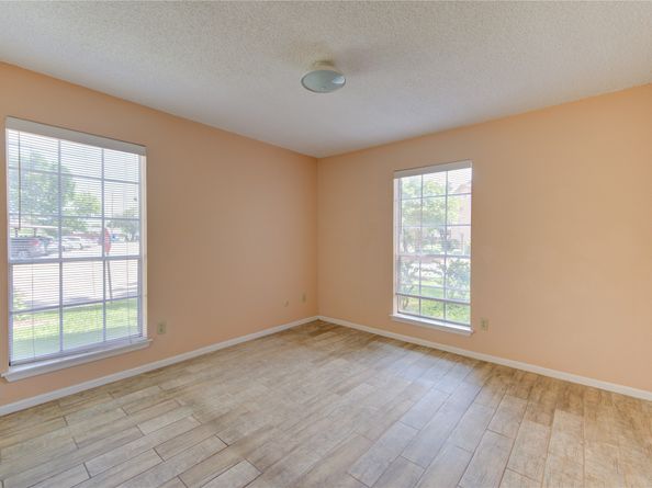 2120 El Paseo Street 619, Houston TX 77054