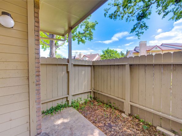 2120 El Paseo Street 619, Houston TX 77054