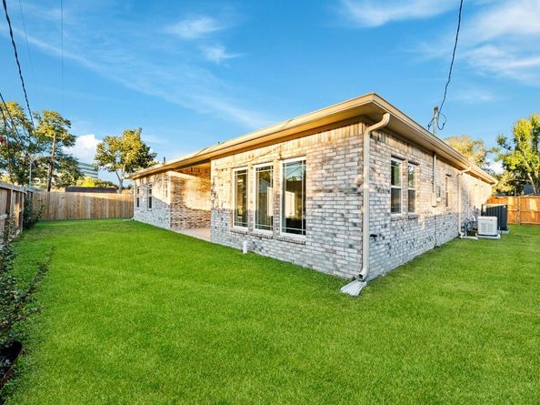 1831 Tattenhall Drive, Houston TX 77008