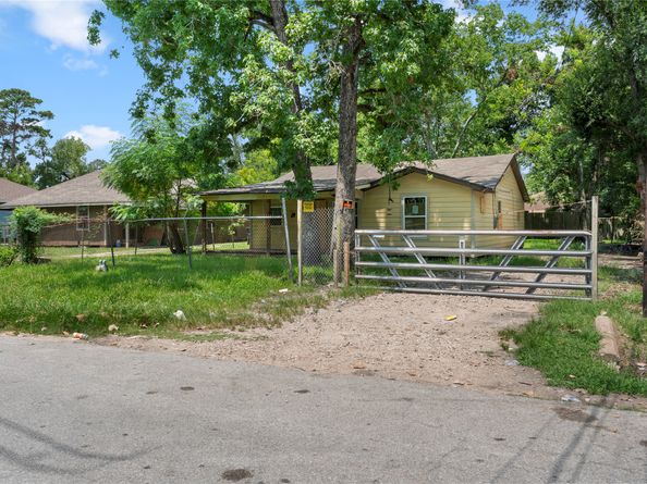 9313 Sherbourne Street, Houston TX 77016