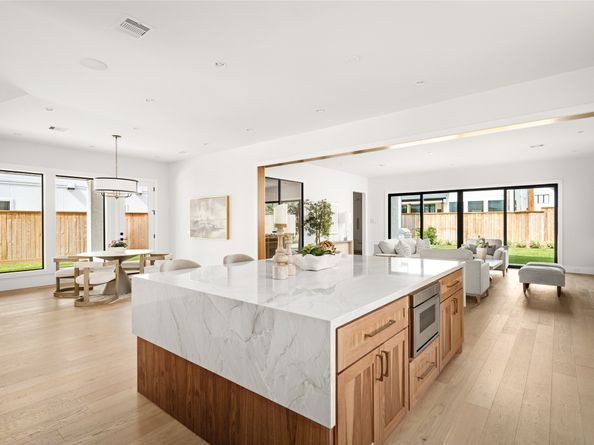 1526 Wakefield Drive, Houston TX 77018