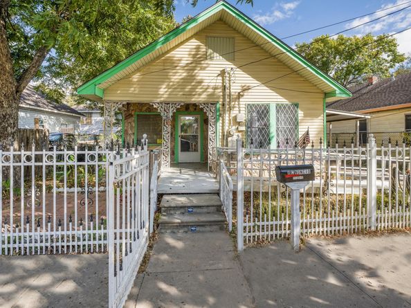 7135 Avenue E, Houston TX 77011