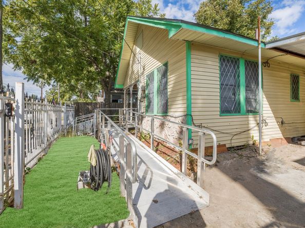 7135 Avenue E, Houston TX 77011