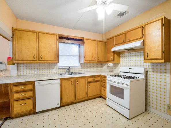 7135 Avenue E, Houston TX 77011