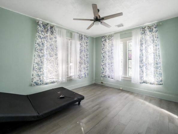 7135 Avenue E, Houston TX 77011