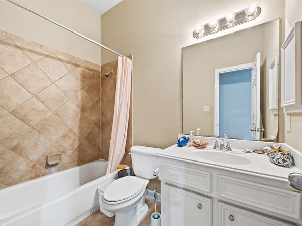 911 Vaulted Oak Street, Houston TX 77008