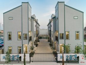 5823 Fairdale Lane B, Houston TX 77057
