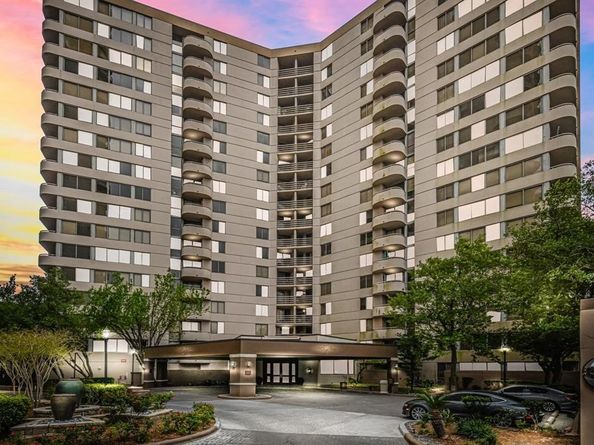 3525 Sage Road 913, Houston TX 77056