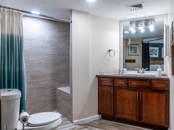 3525 Sage Road 913, Houston TX 77056