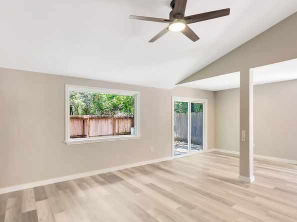 17 W Broken Oak, The Woodlands TX 77381