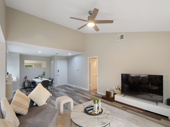 17 W Broken Oak, The Woodlands TX 77381