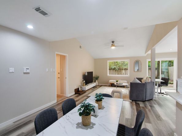 17 W Broken Oak, The Woodlands TX 77381