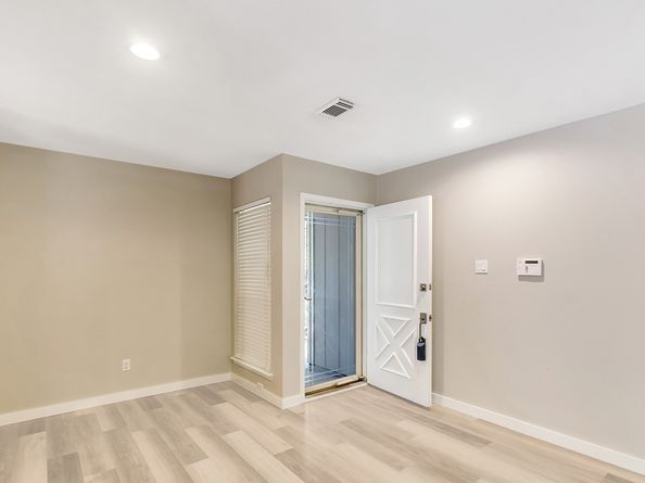 17 W Broken Oak, The Woodlands TX 77381