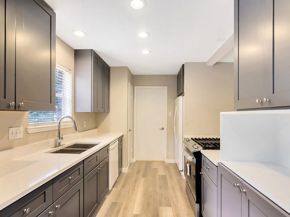 17 W Broken Oak, The Woodlands TX 77381