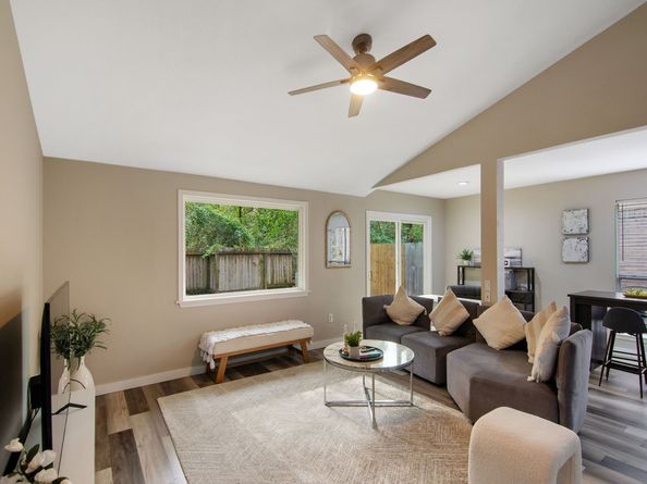 17 W Broken Oak, The Woodlands TX 77381