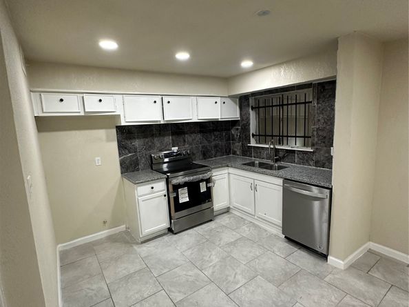 11929 Beechnut St, Houston TX 77072
