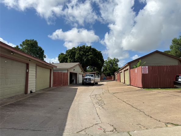 7943 W Airport Boulevard, Houston TX 77071