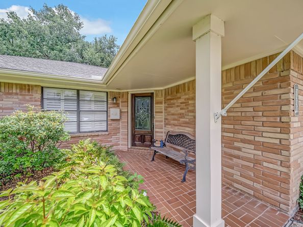 1330 Foxwood Road, Houston TX 77008