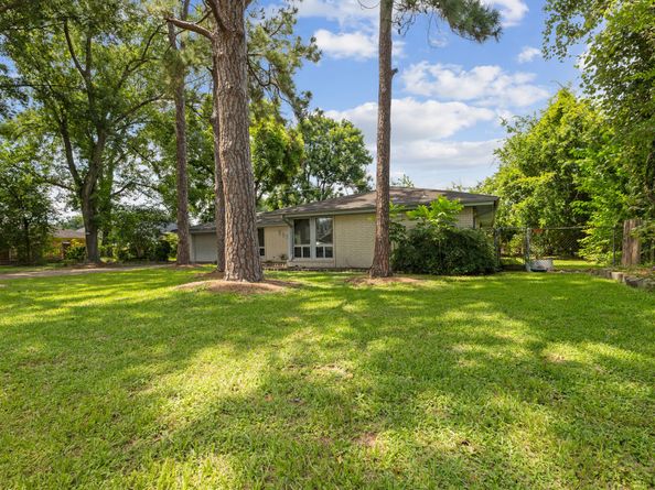 2818 Ellington Street, Houston TX 77088