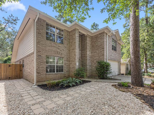 202 W Misty Dawn Dr, The Woodlands TX 77385