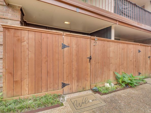 3401 Timmons Lane 27, Houston TX 77027