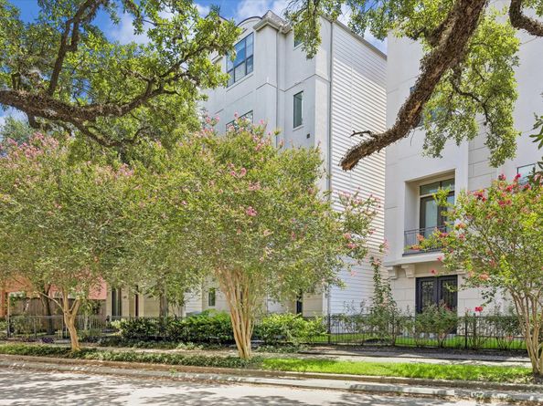 2423 Waugh Drive, Houston TX 77006