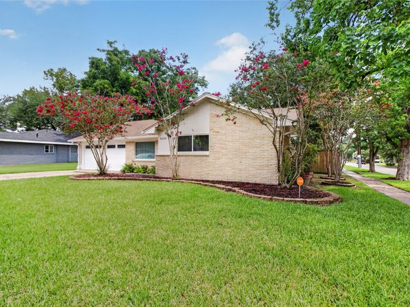 5502 Effingham Drive, Houston TX 77035