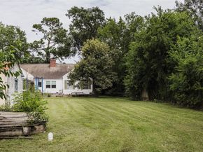 777 Sue Barnett Drive, Houston TX 77018