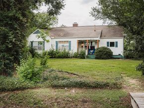 777 Sue Barnett Drive, Houston TX 77018