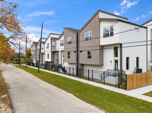 2953 Delafield Street, Houston TX 77023